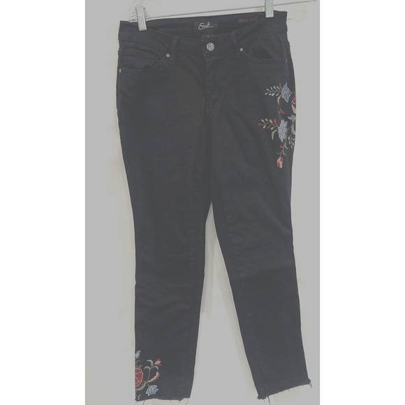 Women Junior Embroidered Jeans Size 8 Black Stretch Skinny Floral Boho Rodeo Med - Picture 1 of 10